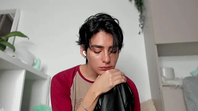 Snapshot of sebas_rose chatting on 02.13.25 sebas rose online show from 02.13.25