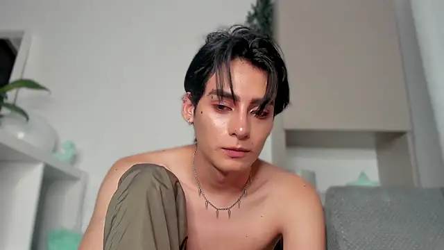 Snapshot of sebas_rose chatting on 02.22.25 sebas rose online show from 02.22.25