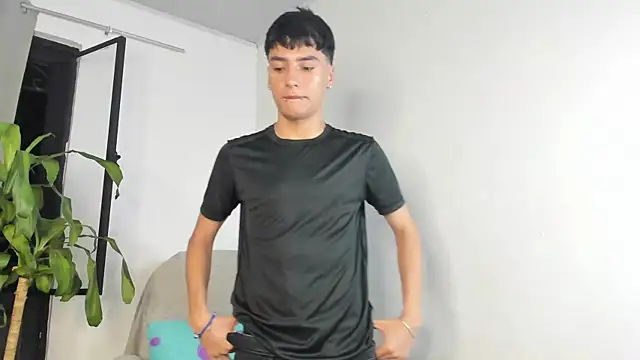 Snapshot of sebas_rose chatting on 10.19.25 sebas rose online show from 10.19.25