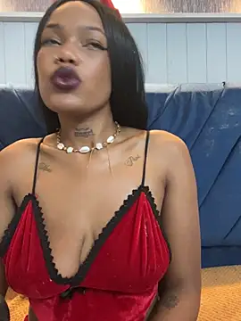 Snapshot of CrystalBrooke3x chatting on 03.04.25 CrystalBrooke3x online show from 03.04.25