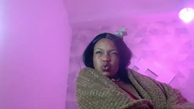 Snapshot of CrystalBrooke3x chatting on 03.20.25 CrystalBrooke3x online show from 03.20.25