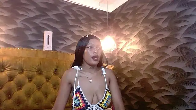 Snapshot of CrystalBrooke3x chatting on 09.27.25 CrystalBrooke3x online show from 09.27.25