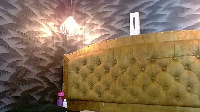 Snapshot of CrystalBrooke3x chatting on 10.29.25 CrystalBrooke3x online show from 10.29.25