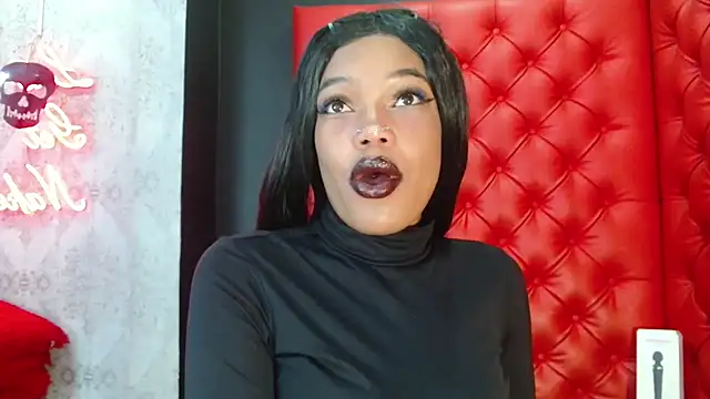 Snapshot of CrystalBrooke3x chatting on 11.02.25 CrystalBrooke3x online show from 11.02.25