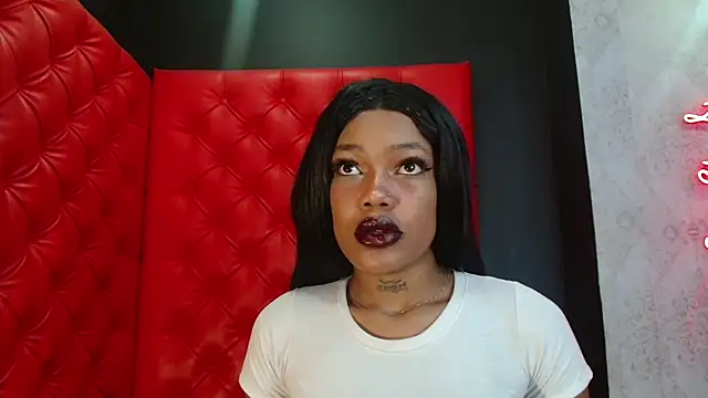 Snapshot of CrystalBrooke3x chatting on 11.17.25 CrystalBrooke3x online show from 11.17.25