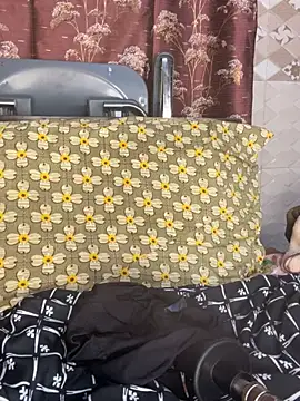 Snapshot of REMOVE- chatting on 03.02.26 REMOVE- online show from 03.02.26