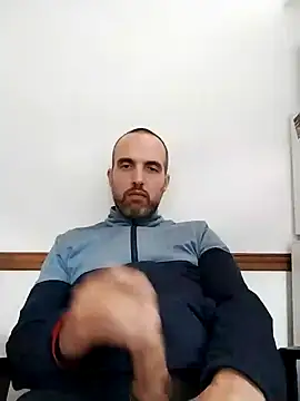 leon3875 online show from 12.12.24