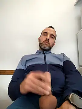 leon3875 online show from 12.02.25