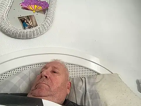 Snapshot of Bossinmidd12 chatting on 02.11.25 Bossinmidd12 online show from 02.11.25