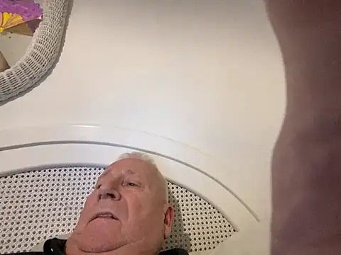 Snapshot of Bossinmidd12 chatting on 03.14.25 Bossinmidd12 online show from 03.14.25