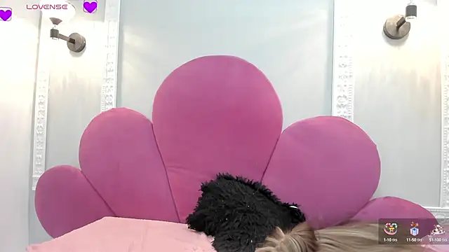 Snapshot of Emasanders chatting on 12.17.24 Emasanders online show from 12.17.24