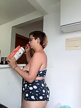 Snapshot of Escarlate4you_ chatting on 12.05.24 Escarlate4you online show from 12.05.24