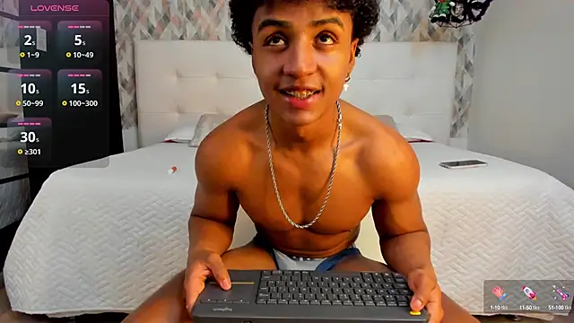 Snapshot of MagnusKing_ chatting on 02.01.25 MagnusKing online show from 02.01.25