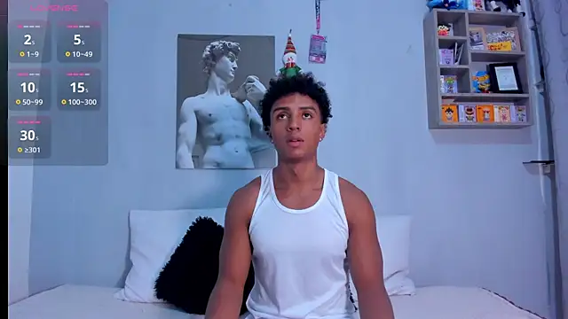 Snapshot of MagnusKing_ chatting on 12.05.25 MagnusKing online show from 12.05.25