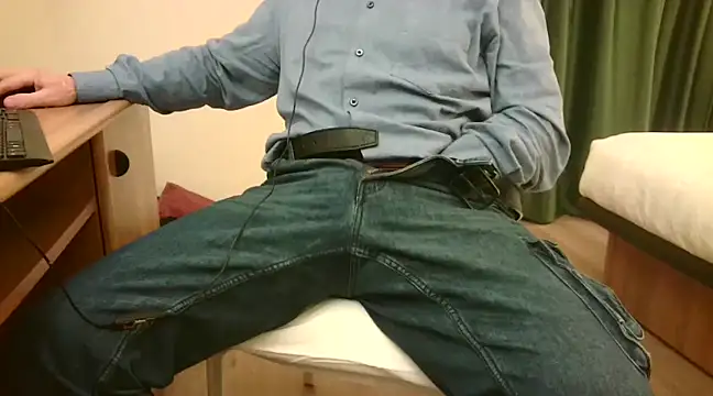 Snapshot of Giulio35_Pika chatting on 02.19.25 Giulio35 Pika online show from 02.19.25