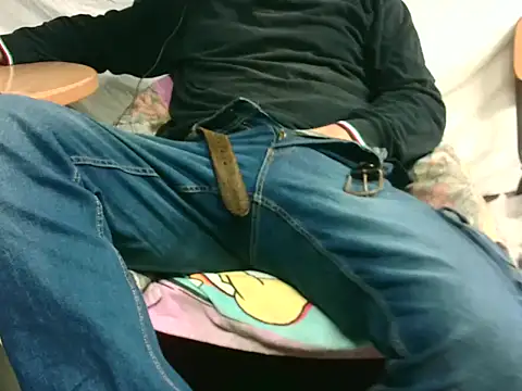 Snapshot of Giulio35_Pika chatting on 10.13.25 Giulio35 Pika online show from 10.13.25