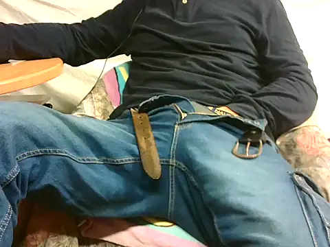 Snapshot of Giulio35_Pika chatting on 10.31.25 Giulio35 Pika online show from 10.31.25