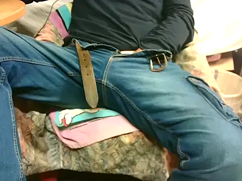 Snapshot of Giulio35_Pika chatting on 11.01.25 Giulio35 Pika online show from 11.01.25