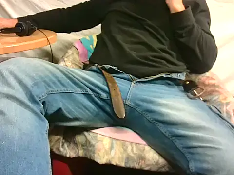 Snapshot of Giulio35_Pika chatting on 11.04.25 Giulio35 Pika online show from 11.04.25