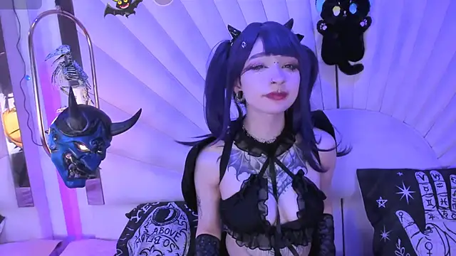 Snapshot of zephirahabney chatting on 12.13.24 zephirahabney online show from 12.13.24