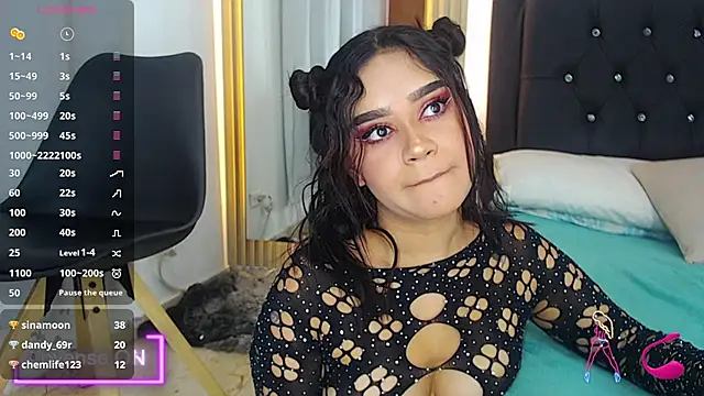 Snapshot of coraline_v chatting on 12.09.24 coraline v online show from 12.09.24