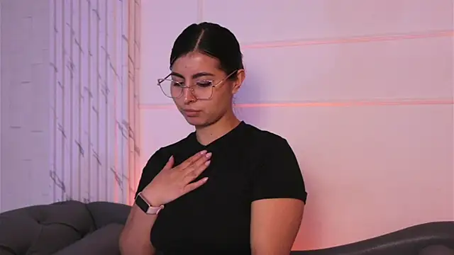 Snapshot of ShelleyMorell chatting on 02.18.25 ShelleyMorell online show from 02.18.25