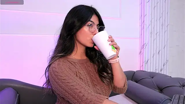 Snapshot of ShelleyMorell chatting on 03.13.25 ShelleyMorell online show from 03.13.25