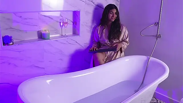 Snapshot of ShelleyMorell chatting on 10.15.25 ShelleyMorell online show from 10.15.25