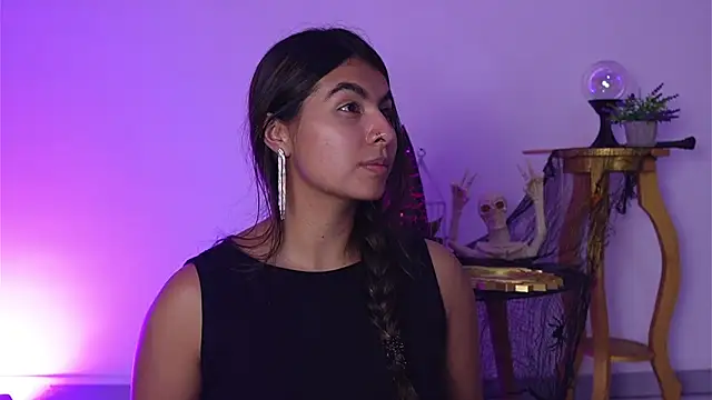 Snapshot of ShelleyMorell chatting on 10.24.25 ShelleyMorell online show from 10.24.25