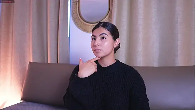 Snapshot of ShelleyMorell chatting on 11.18.25 ShelleyMorell online show from 11.18.25