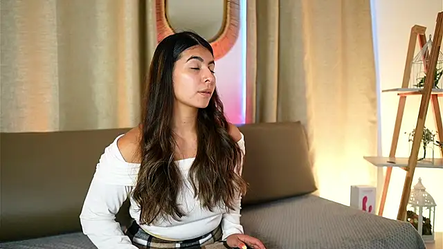 Snapshot of ShelleyMorell chatting on 11.27.25 ShelleyMorell online show from 11.27.25