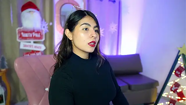 Snapshot of ShelleyMorell chatting on 12.19.25 ShelleyMorell online show from 12.19.25