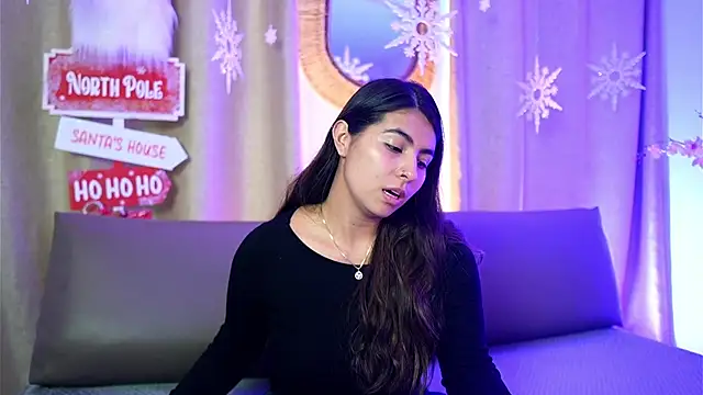 Snapshot of ShelleyMorell chatting on 12.20.25 ShelleyMorell online show from 12.20.25