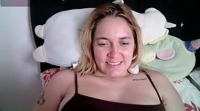 Snapshot of Izury_Blondee chatting on 01.09.25 Izury Blondee online show from 01.09.25