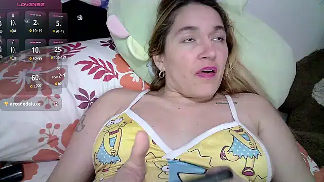 Snapshot of Izury_Blondee chatting on 02.16.25 Izury Blondee online show from 02.16.25