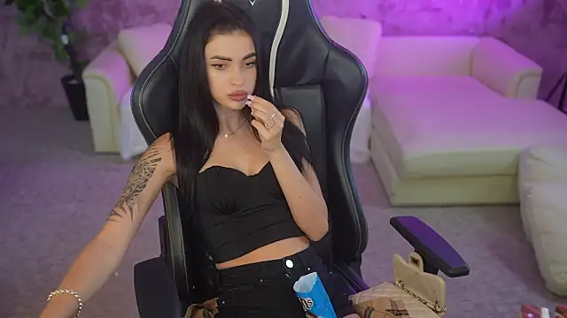 Snapshot of Tina_Breeze chatting on 09.21.25 Tina Breeze online show from 09.21.25