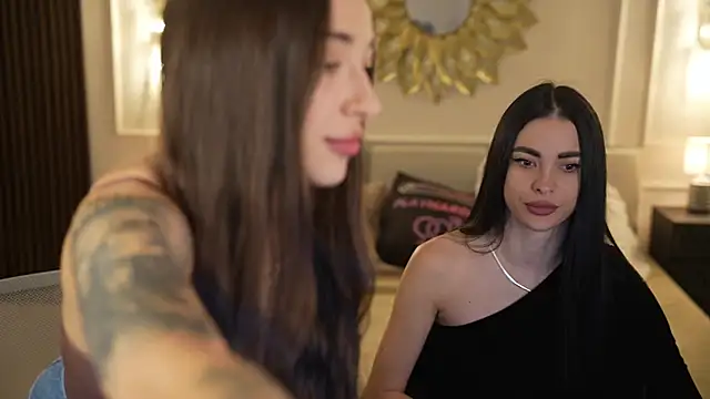 Snapshot of Tina_Breeze chatting on 11.22.25 Tina Breeze online show from 11.22.25