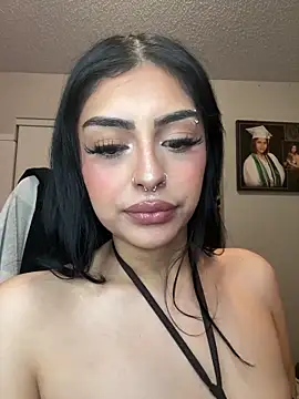 ThickerThanYoBitch online show from 10.12.25