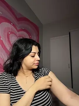 ThickerThanYoBitch online show from 02.15.26