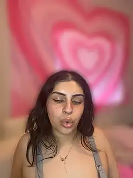 Snapshot of ThickerThanYoBitch chatting on 07.17.26 ThickerThanYoBitch online show from 07.17.26