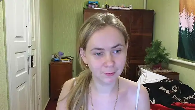 Snapshot of Riley_Roo chatting on 12.18.24 Riley Roo online show from 12.18.24