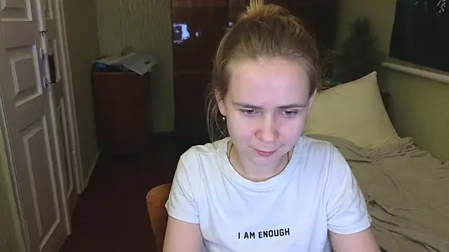 Snapshot of Riley_Roo chatting on 01.10.25 Riley Roo online show from 01.10.25