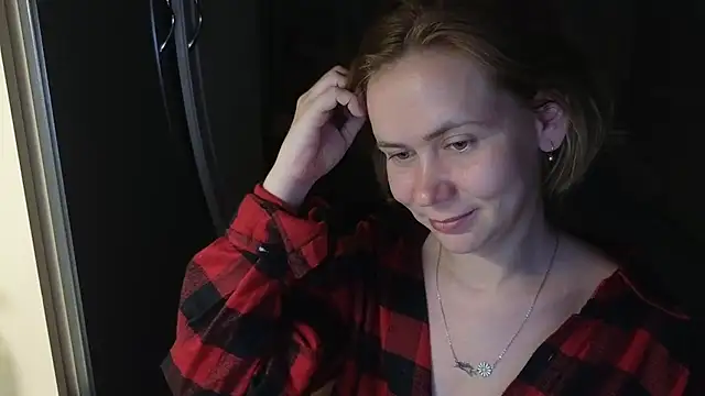 Snapshot of Riley_Roo chatting on 05.16.26 Riley Roo online show from 05.16.26