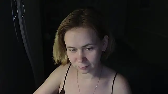 Snapshot of Riley_Roo chatting on 05.17.26 Riley Roo online show from 05.17.26