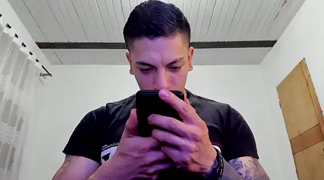 Snapshot of aquiles_51 chatting on 12.04.24 aquiles 51 online show from 12.04.24