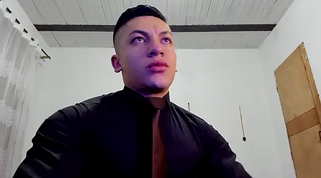 Snapshot of aquiles_51 chatting on 12.14.24 aquiles 51 online show from 12.14.24