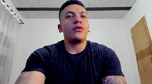 Snapshot of aquiles_51 chatting on 12.15.24 aquiles 51 online show from 12.15.24