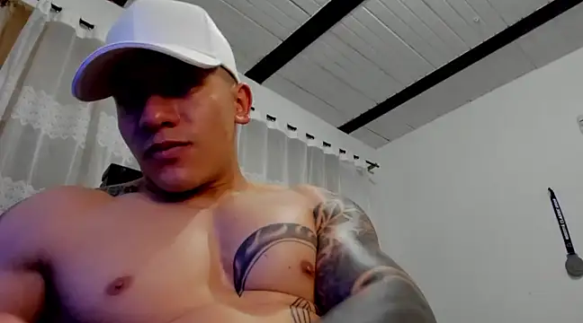 Snapshot of aquiles_51 chatting on 12.24.24 aquiles 51 online show from 12.24.24