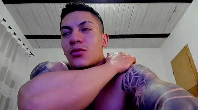 Snapshot of aquiles_51 chatting on 12.30.24 aquiles 51 online show from 12.30.24