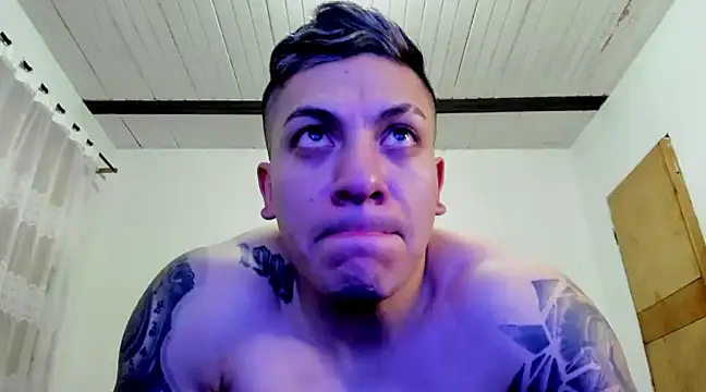 Snapshot of aquiles_51 chatting on 01.11.25 aquiles 51 online show from 01.11.25